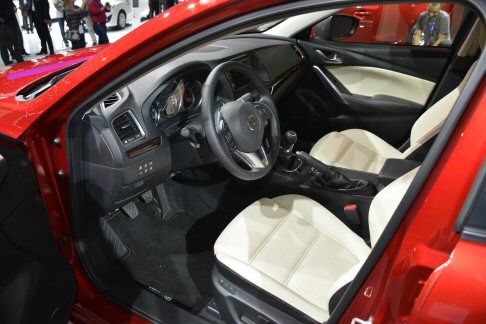 Mazda - Spazio anche alla sportivit nello stand con la rinnovata Mazda MX-5, sulla cresta dellonda da oltre venti anni.